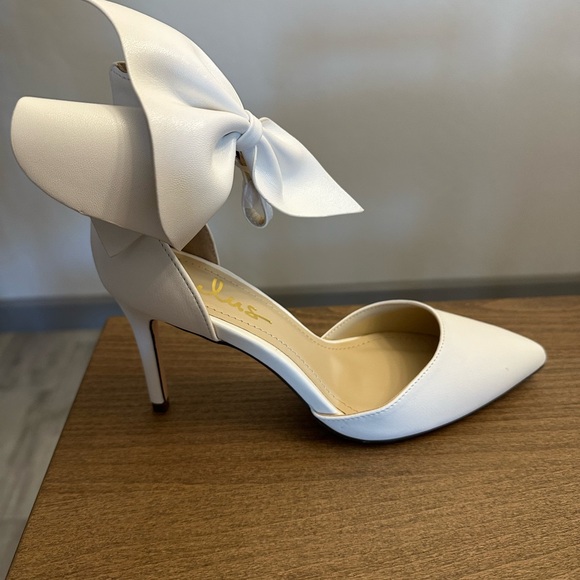 Heels - Picture 2 of 3